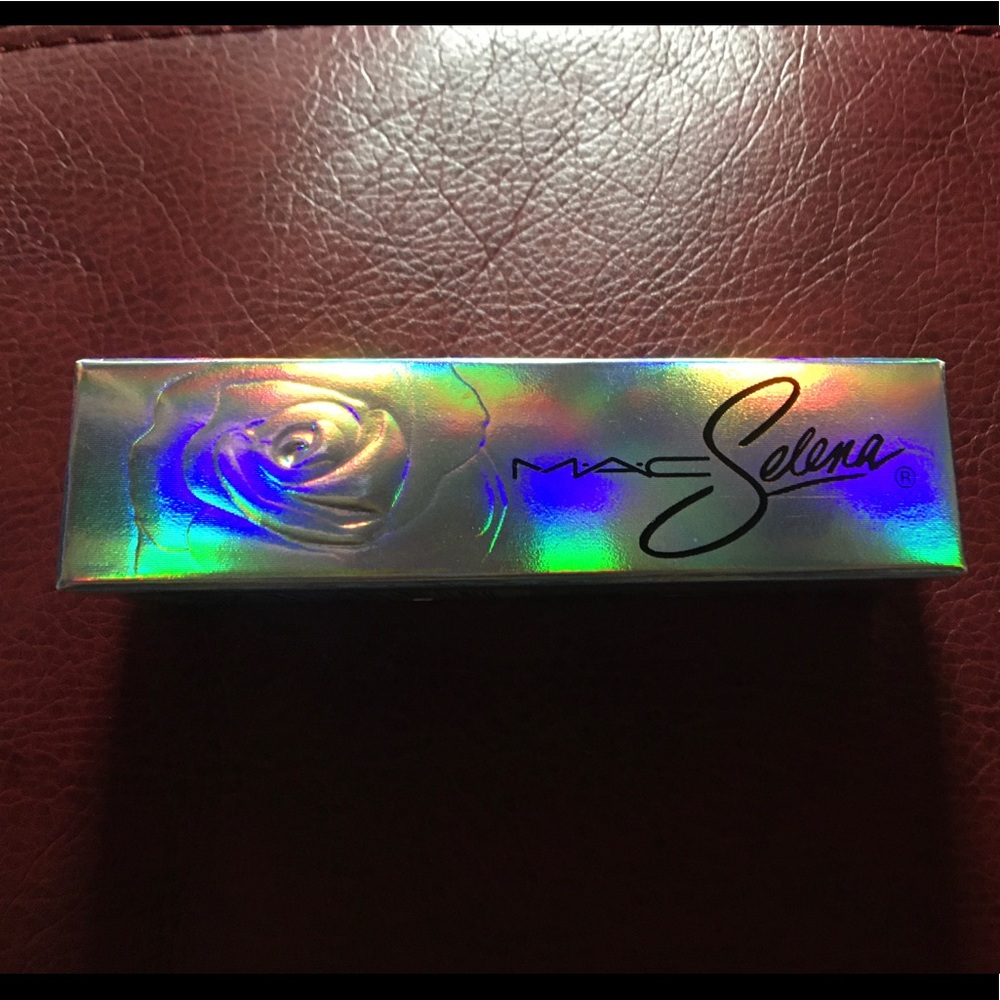 Mac Selena La Reina lipstick
